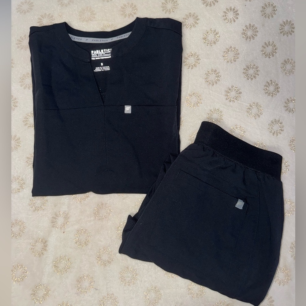 Fabletics Scrub Set